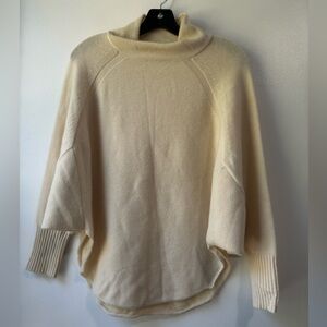 Maison de Papillons Women’s Cashmere Cream Turtleneck Sweater Sz S